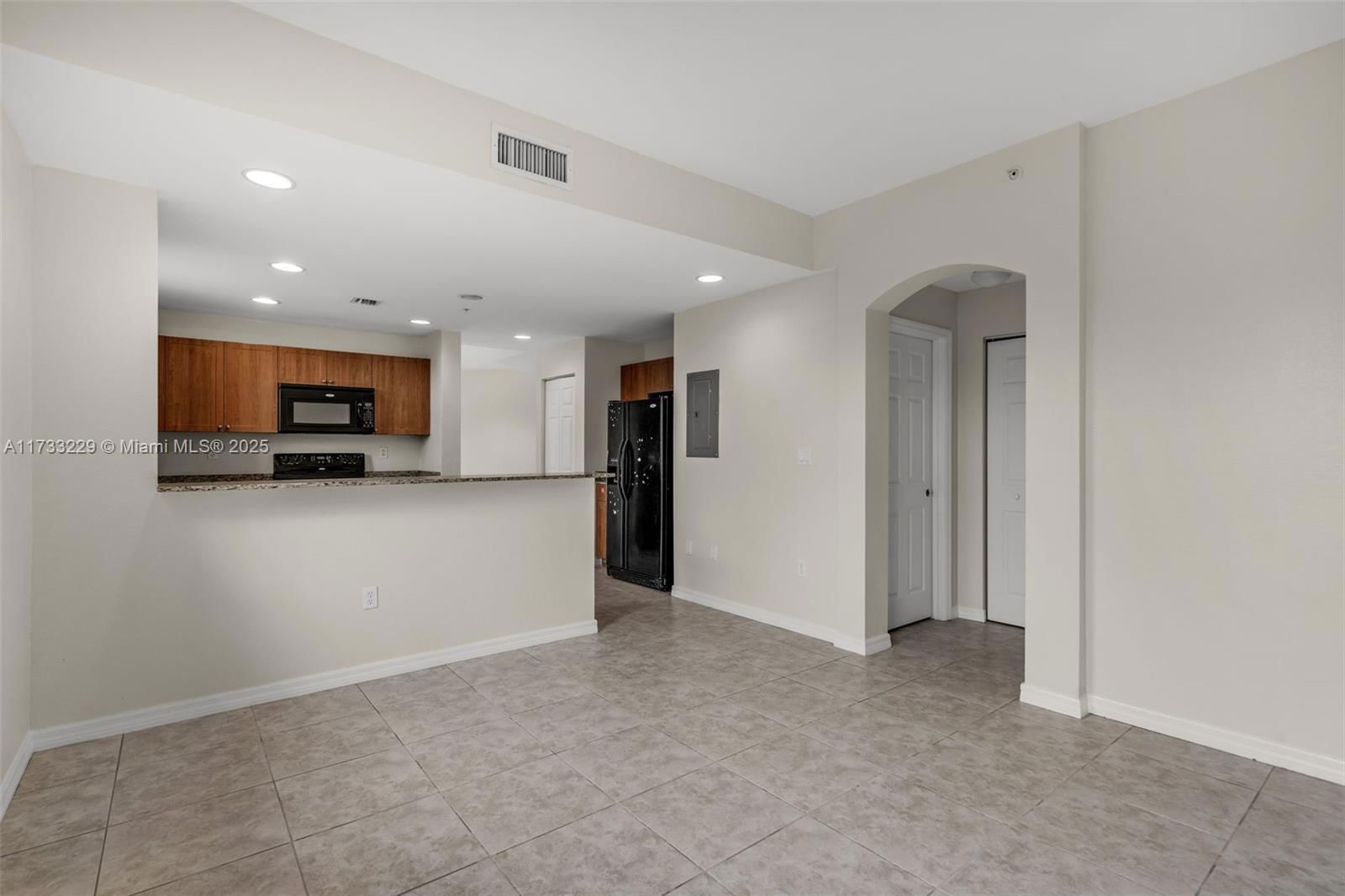 Real estate property located at 10885 89 #214, Miami-dade, Coronado At Doral Ii Cond, Doral, FL