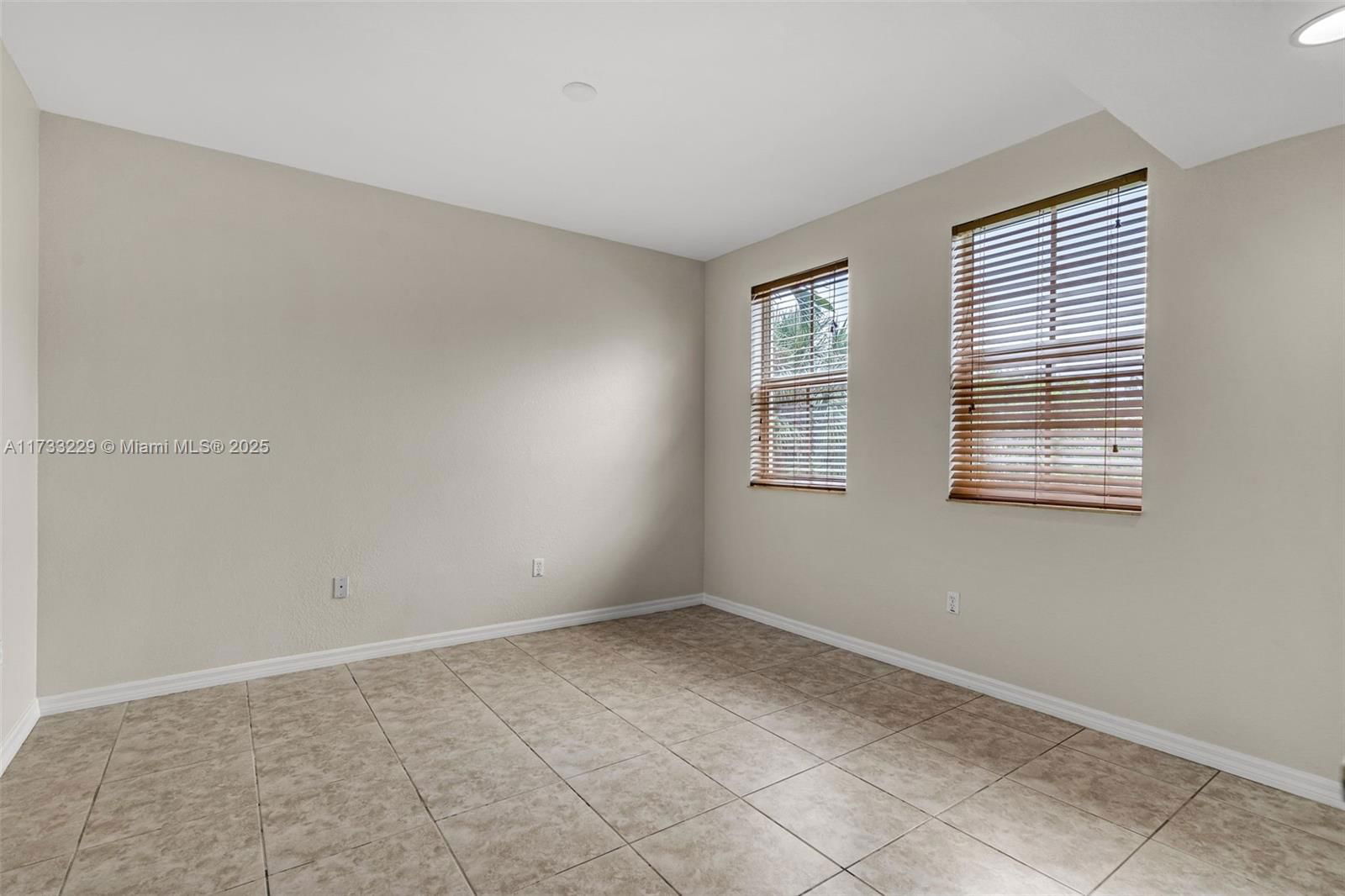 Real estate property located at 10885 89 #214, Miami-dade, Coronado At Doral Ii Cond, Doral, FL