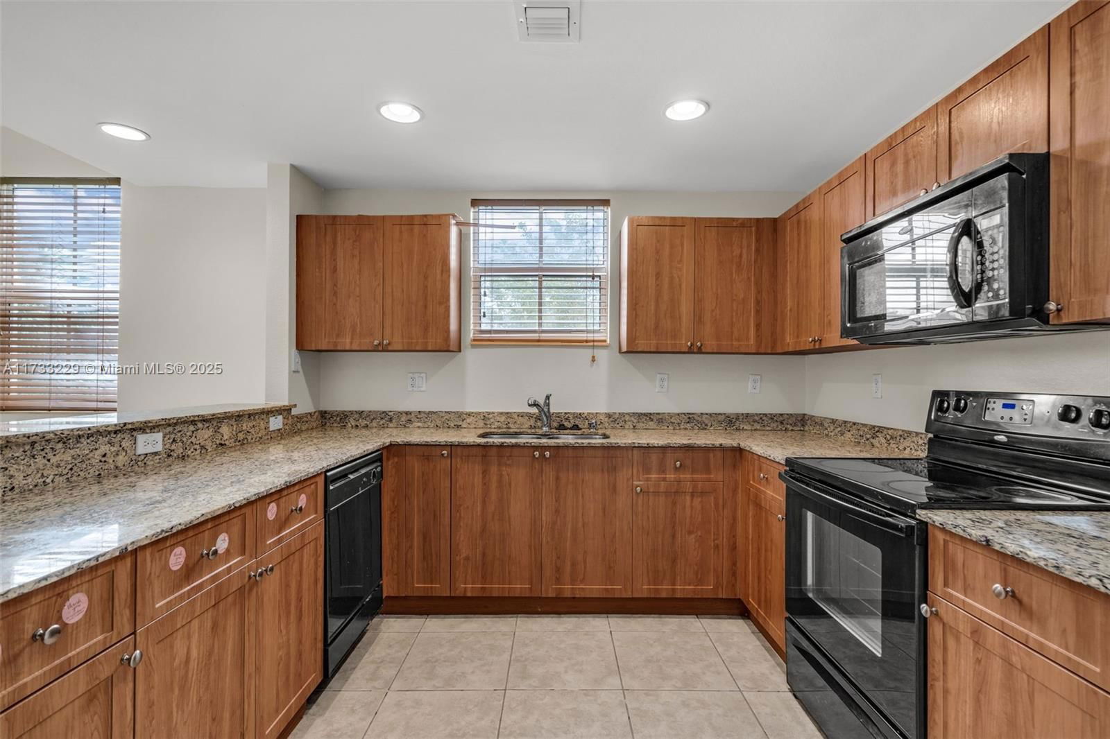 Real estate property located at 10885 89 #214, Miami-dade, Coronado At Doral Ii Cond, Doral, FL