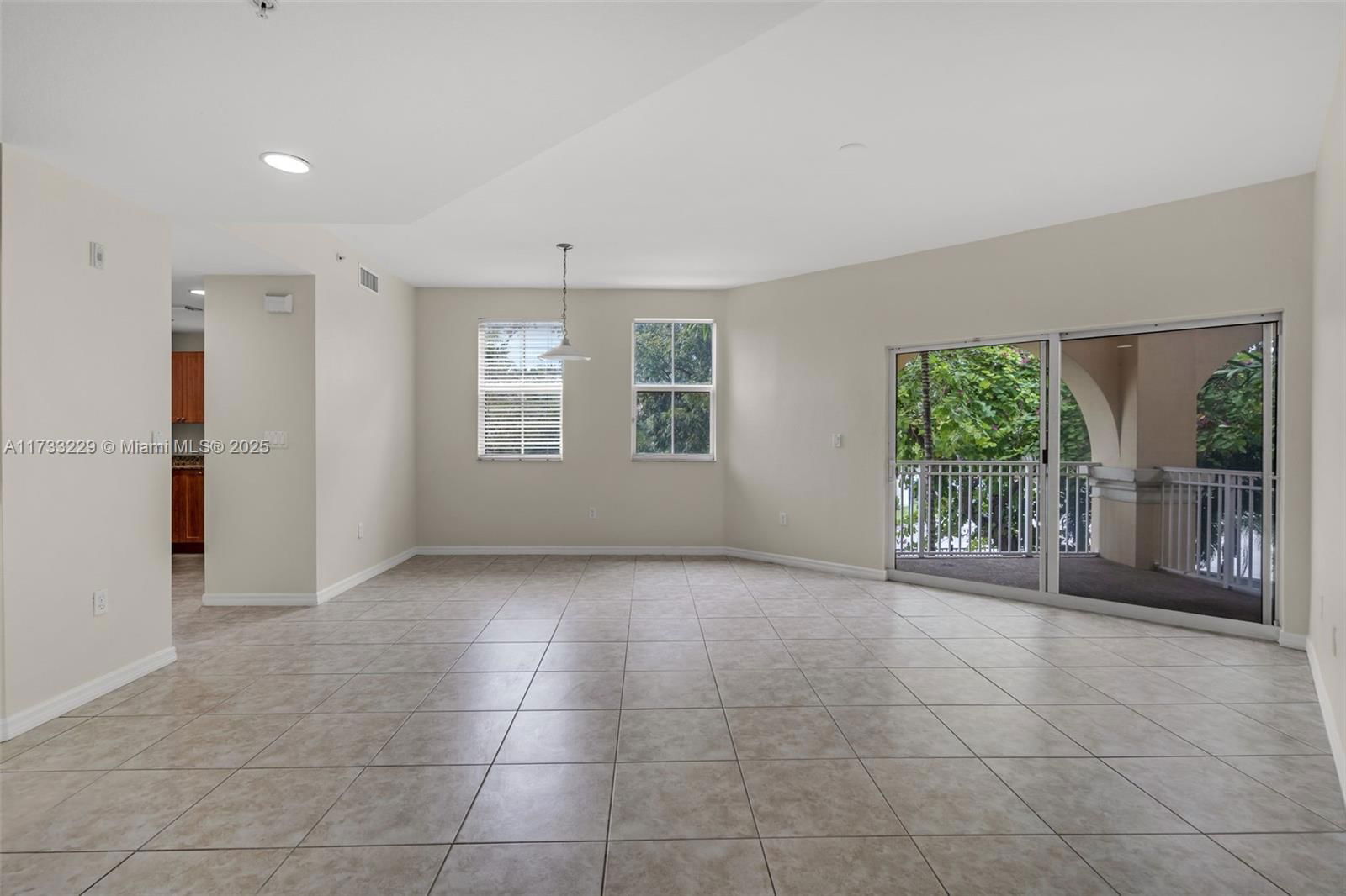 Real estate property located at 10885 89 #214, Miami-dade, Coronado At Doral Ii Cond, Doral, FL