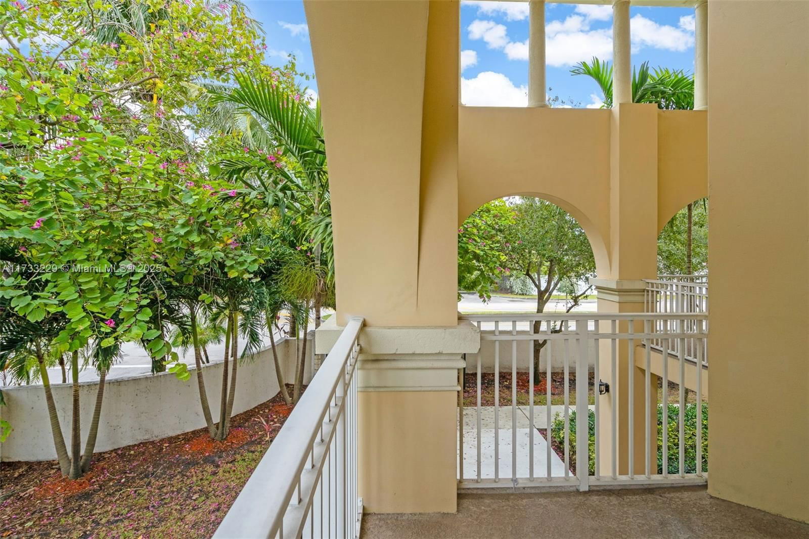 Real estate property located at 10885 89 #214, Miami-dade, Coronado At Doral Ii Cond, Doral, FL