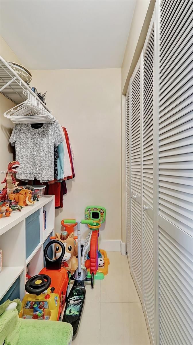 Real estate property located at 111 Hollybrook Dr #208, Broward, Hollybrook Golf And, Pembroke Pines, FL