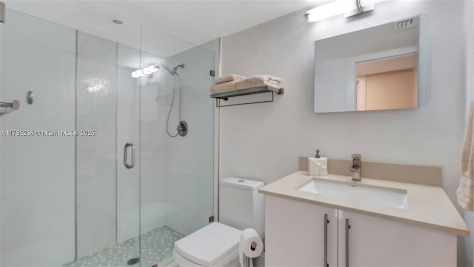 Real estate property located at 111 Hollybrook Dr #208, Broward, Hollybrook Golf And, Pembroke Pines, FL