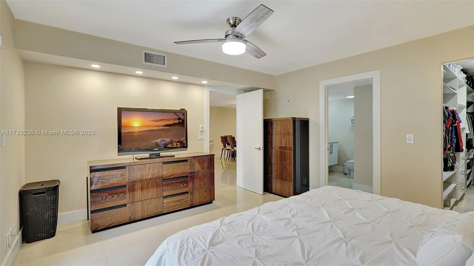 Real estate property located at 111 Hollybrook Dr #208, Broward, Hollybrook Golf And, Pembroke Pines, FL