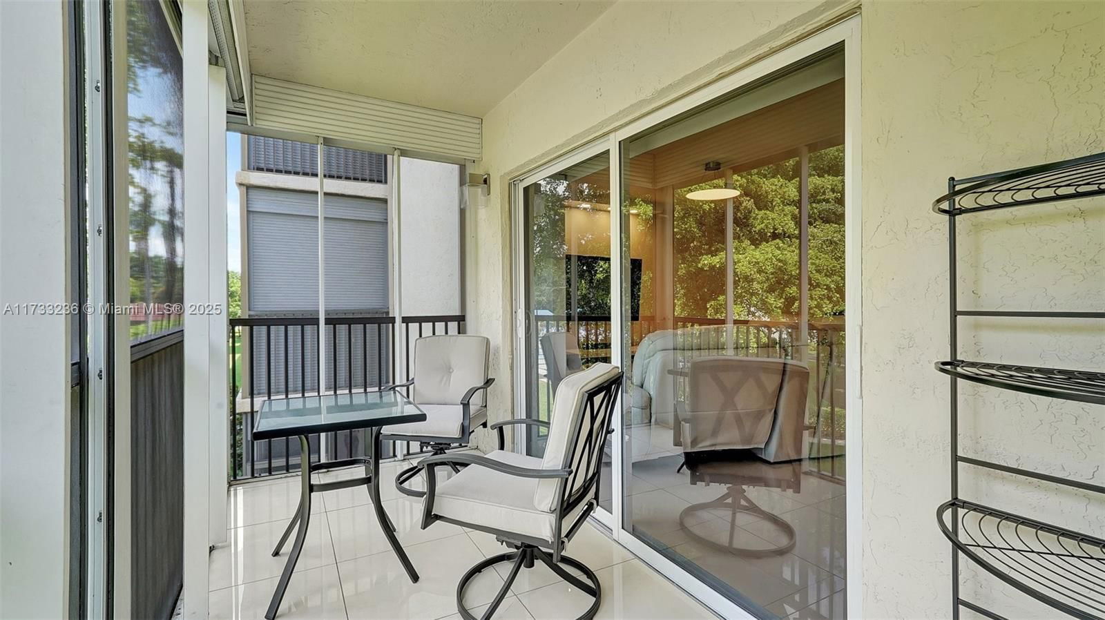 Real estate property located at 111 Hollybrook Dr #208, Broward, Hollybrook Golf And, Pembroke Pines, FL