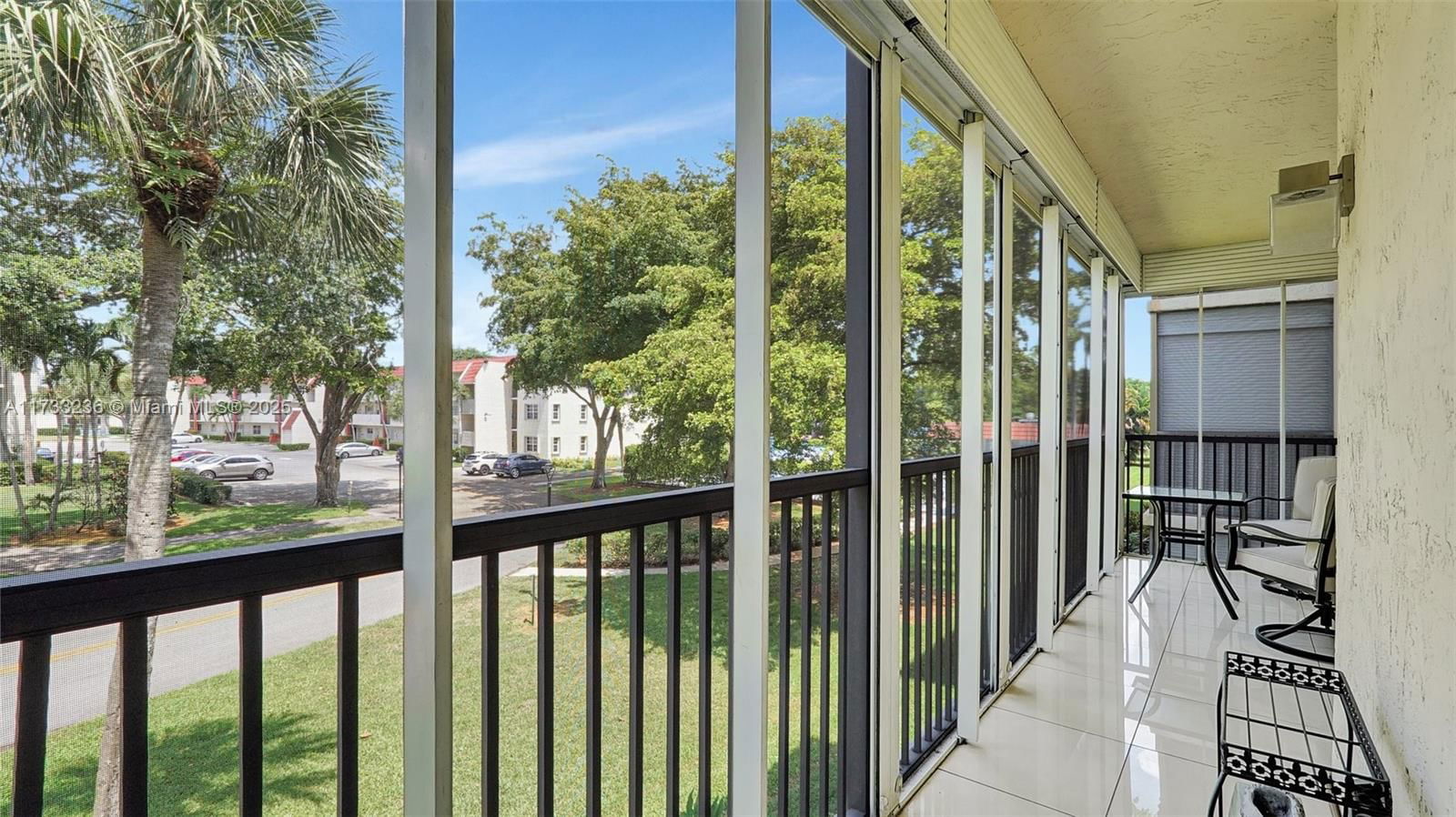 Real estate property located at 111 Hollybrook Dr #208, Broward, Hollybrook Golf And, Pembroke Pines, FL