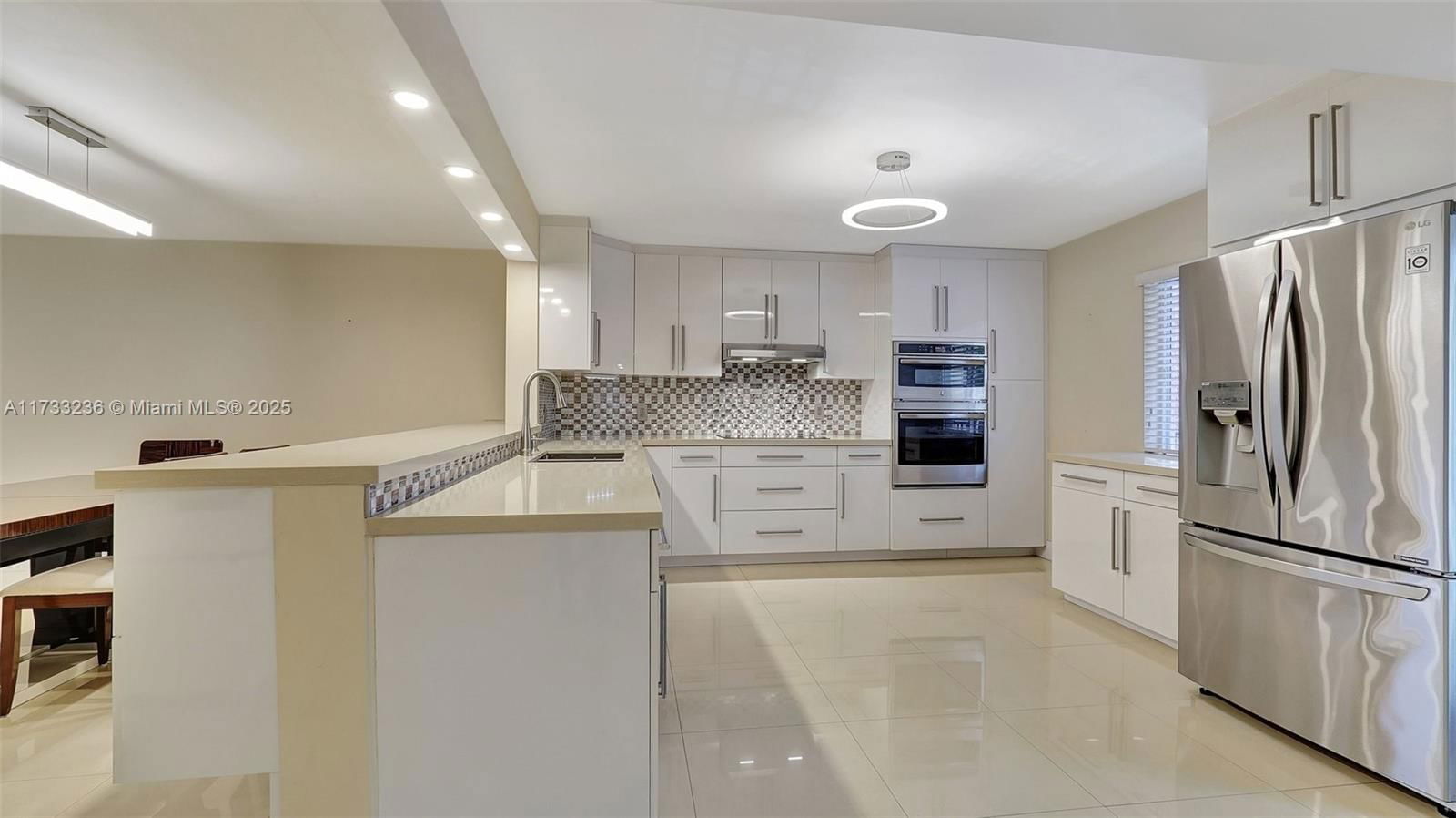 Real estate property located at 111 Hollybrook Dr #208, Broward, Hollybrook Golf And, Pembroke Pines, FL