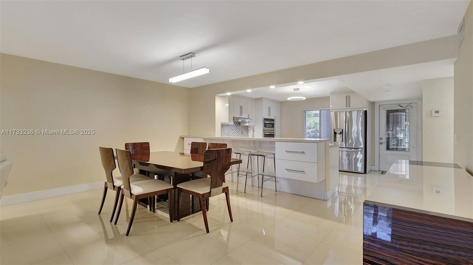 Real estate property located at 111 Hollybrook Dr #208, Broward, Hollybrook Golf And, Pembroke Pines, FL