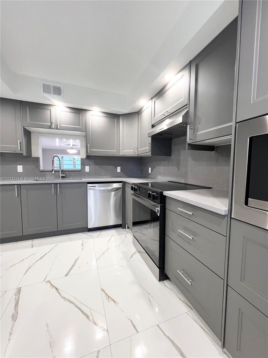 Real estate property located at 4702 Martinique Dr E1, Broward, Martinique Village Ii A C, Coconut Creek, FL