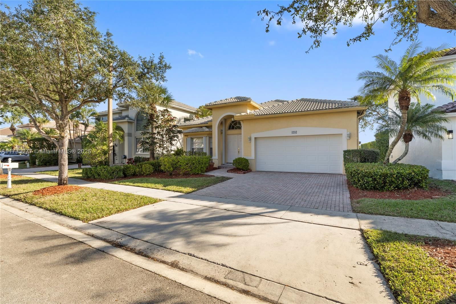 Real estate property located at 1237 167th Ave, Broward, LAKES OF WESTERN PINES RE, Pembroke Pines, FL