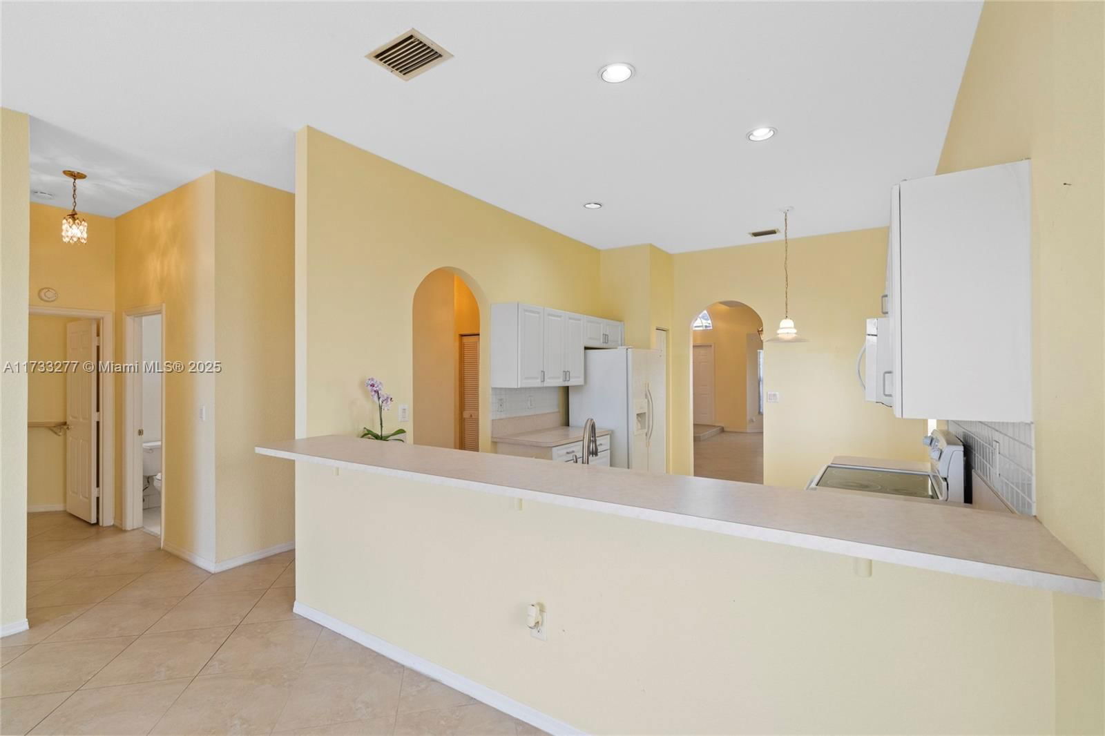 Real estate property located at 1237 167th Ave, Broward, Lakes Of Western Pines Re, Pembroke Pines, FL