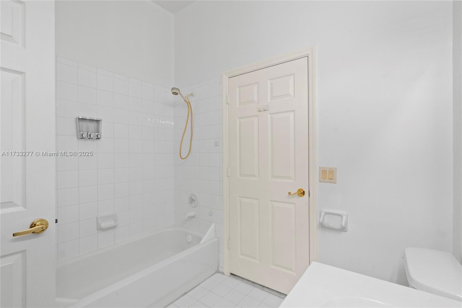 Real estate property located at 1237 167th Ave, Broward, Lakes Of Western Pines Re, Pembroke Pines, FL