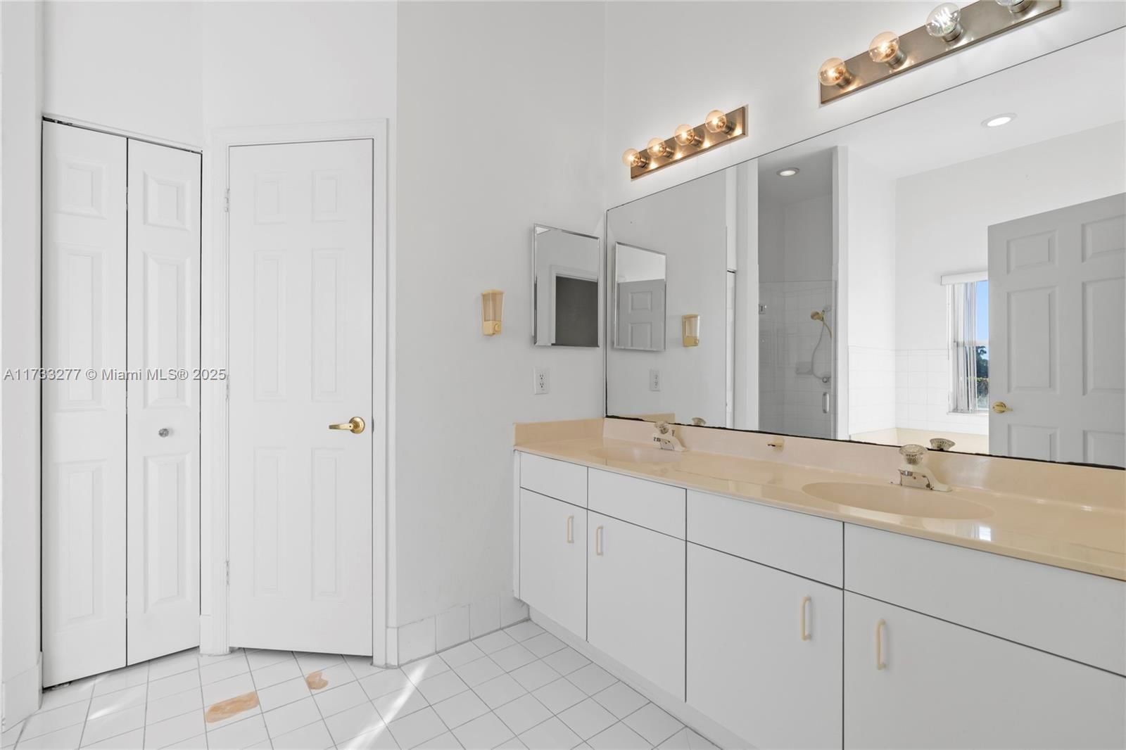 Real estate property located at 1237 167th Ave, Broward, Lakes Of Western Pines Re, Pembroke Pines, FL
