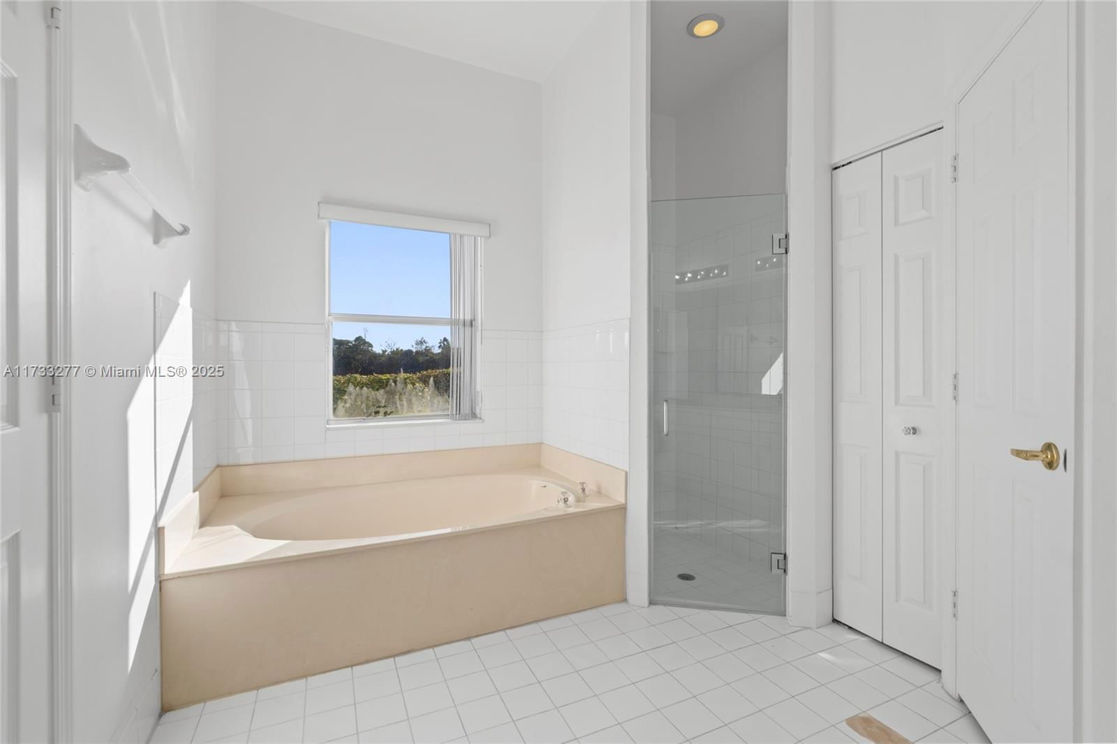 Real estate property located at 1237 167th Ave, Broward, Lakes Of Western Pines Re, Pembroke Pines, FL
