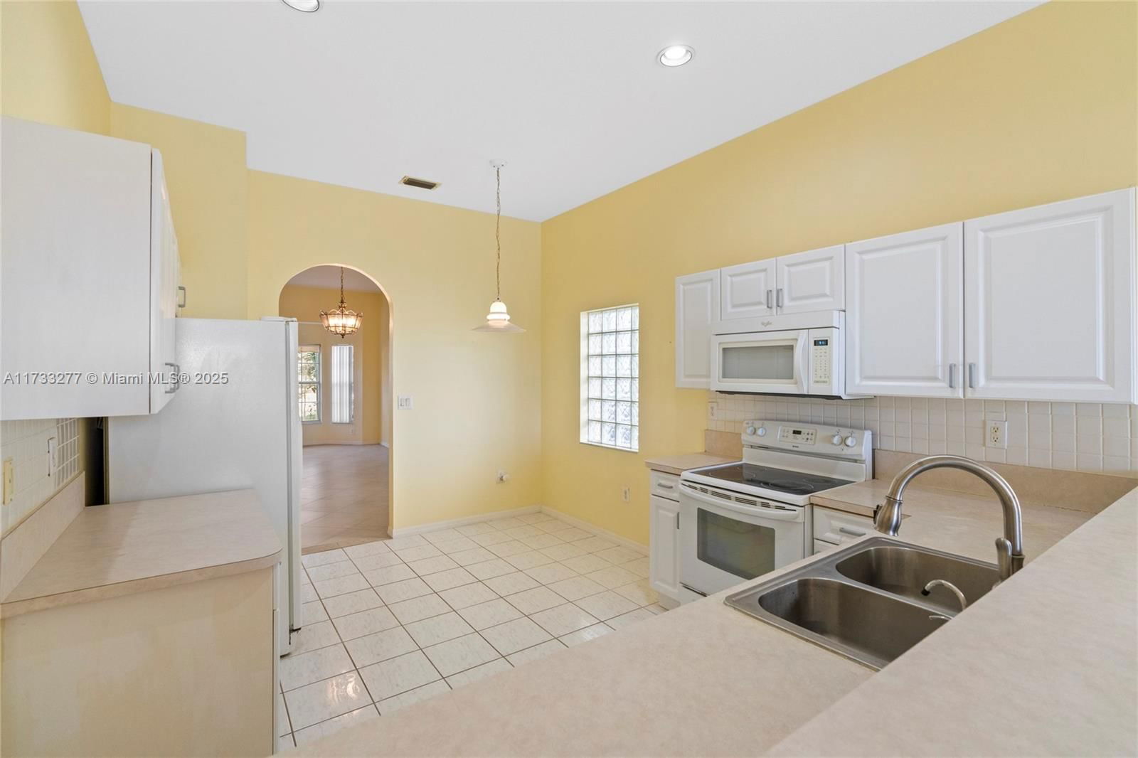 Real estate property located at 1237 167th Ave, Broward, Lakes Of Western Pines Re, Pembroke Pines, FL