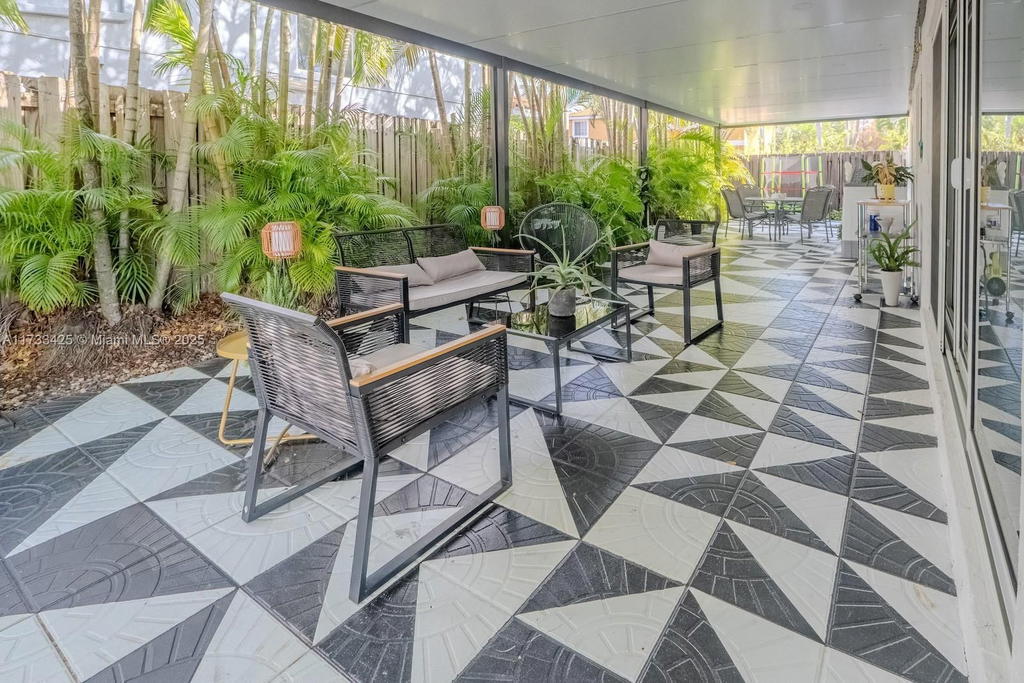 Real estate property located at 18883 89th Ave, Miami-dade, Lakes On The Green Glynn, Hialeah, FL