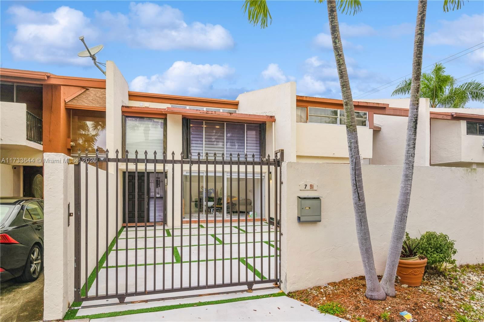 Real estate property located at 7681 103rd Pl, Miami-dade, Sunset Park Lake Villas S, Miami, FL