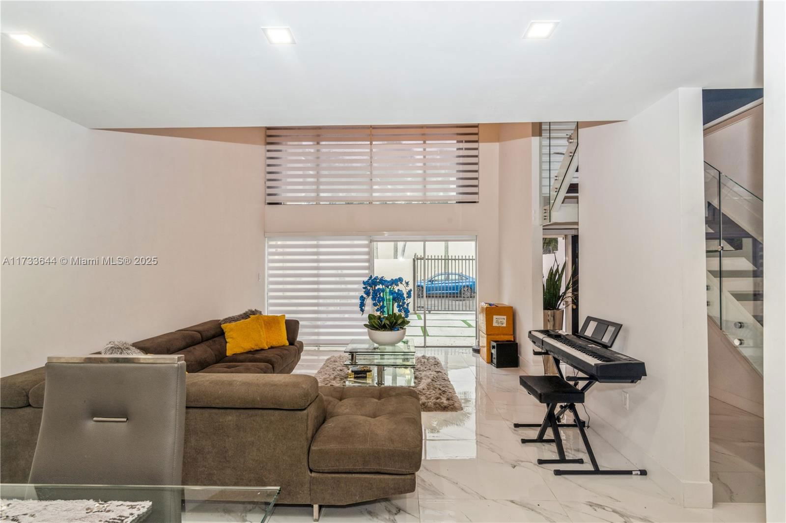 Real estate property located at 7681 103rd Pl, Miami-dade, Sunset Park Lake Villas S, Miami, FL