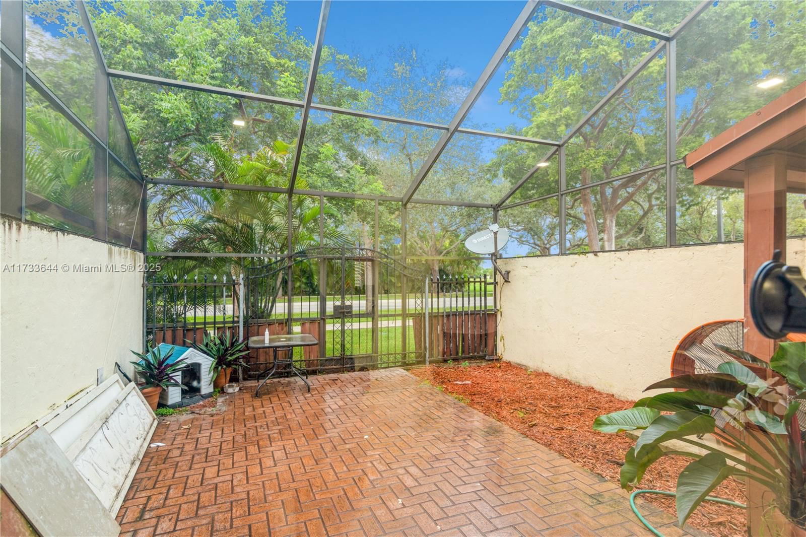 Real estate property located at 7681 103rd Pl, Miami-dade, Sunset Park Lake Villas S, Miami, FL