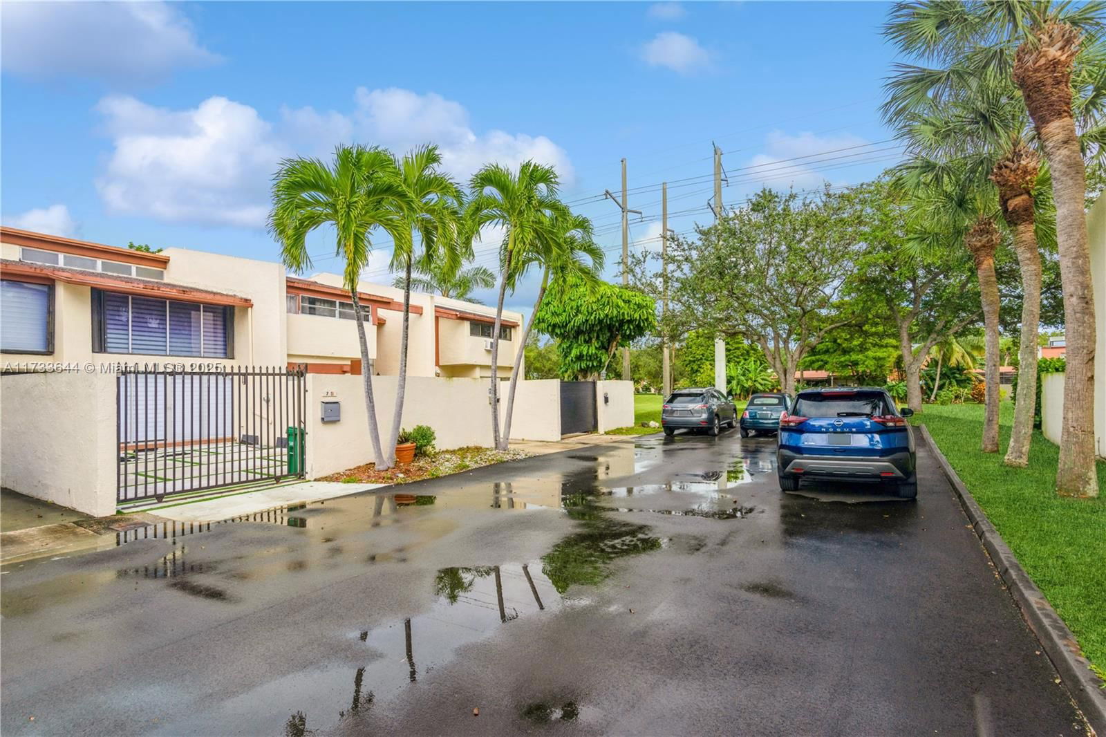 Real estate property located at 7681 103rd Pl, Miami-dade, Sunset Park Lake Villas S, Miami, FL