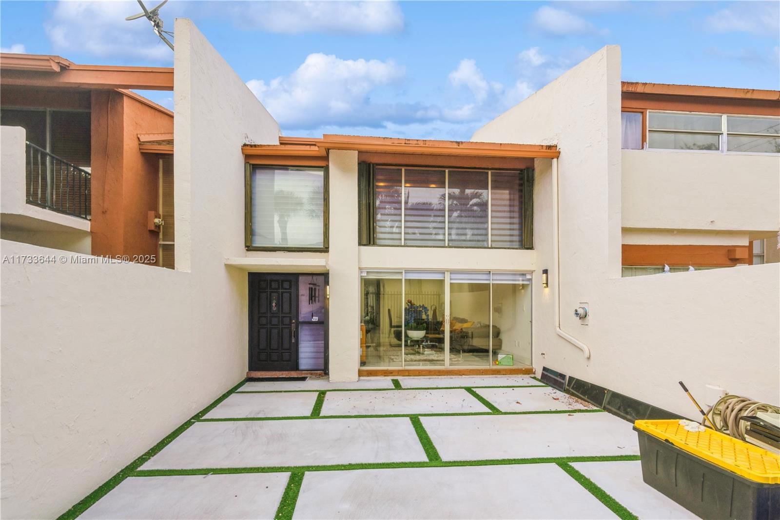 Real estate property located at 7681 103rd Pl, Miami-dade, Sunset Park Lake Villas S, Miami, FL