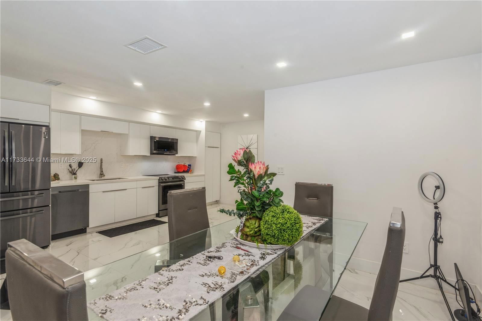 Real estate property located at 7681 103rd Pl, Miami-dade, Sunset Park Lake Villas S, Miami, FL