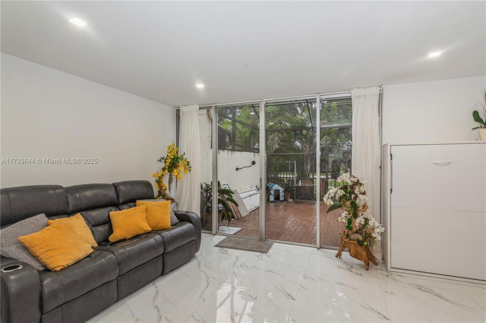 Real estate property located at 7681 103rd Pl, Miami-dade, Sunset Park Lake Villas S, Miami, FL