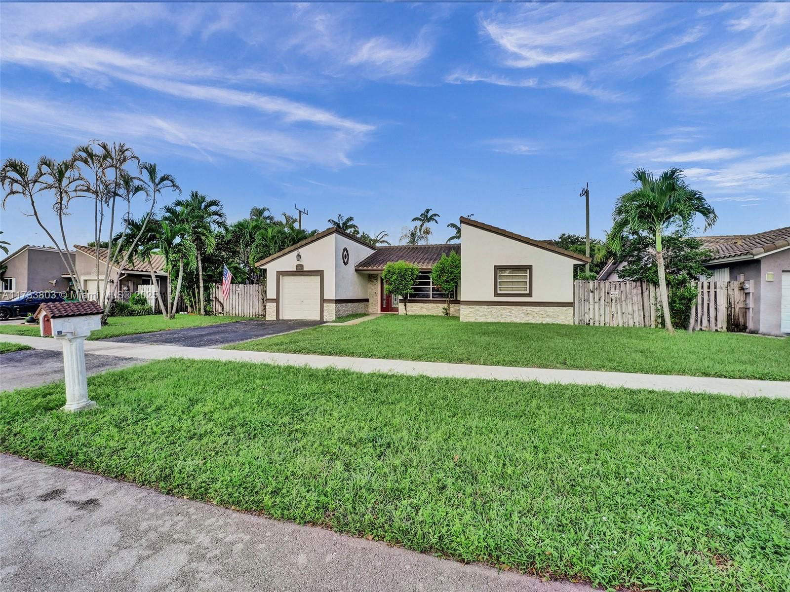Real estate property located at 5705 114 Ave, Broward, Forest Lake, Cooper City, FL
