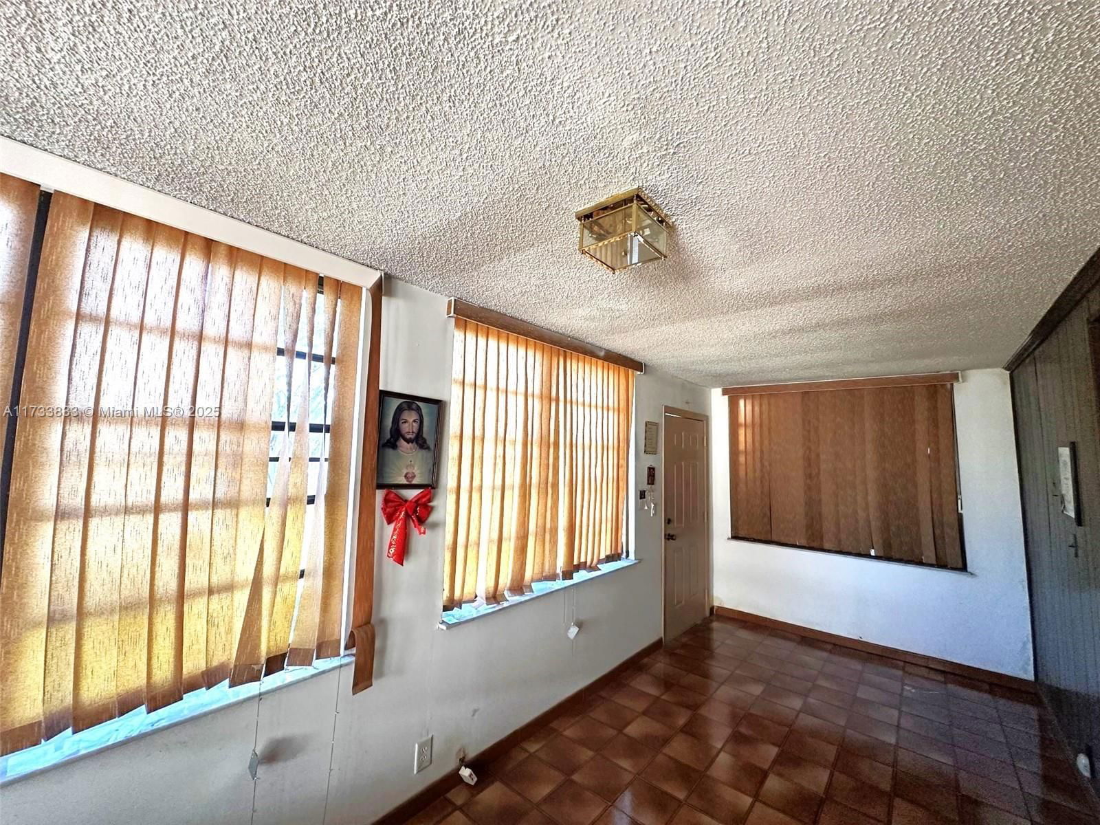 Real estate property located at 4990 Palm Ct, Miami-dade, Bradley Manor 3rd Addn, Hialeah, FL