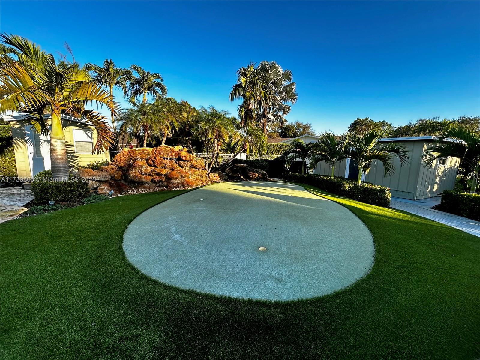 Real estate property located at 8960 172nd Ter, Miami-dade, Pinewood Estates, Palmetto Bay, FL