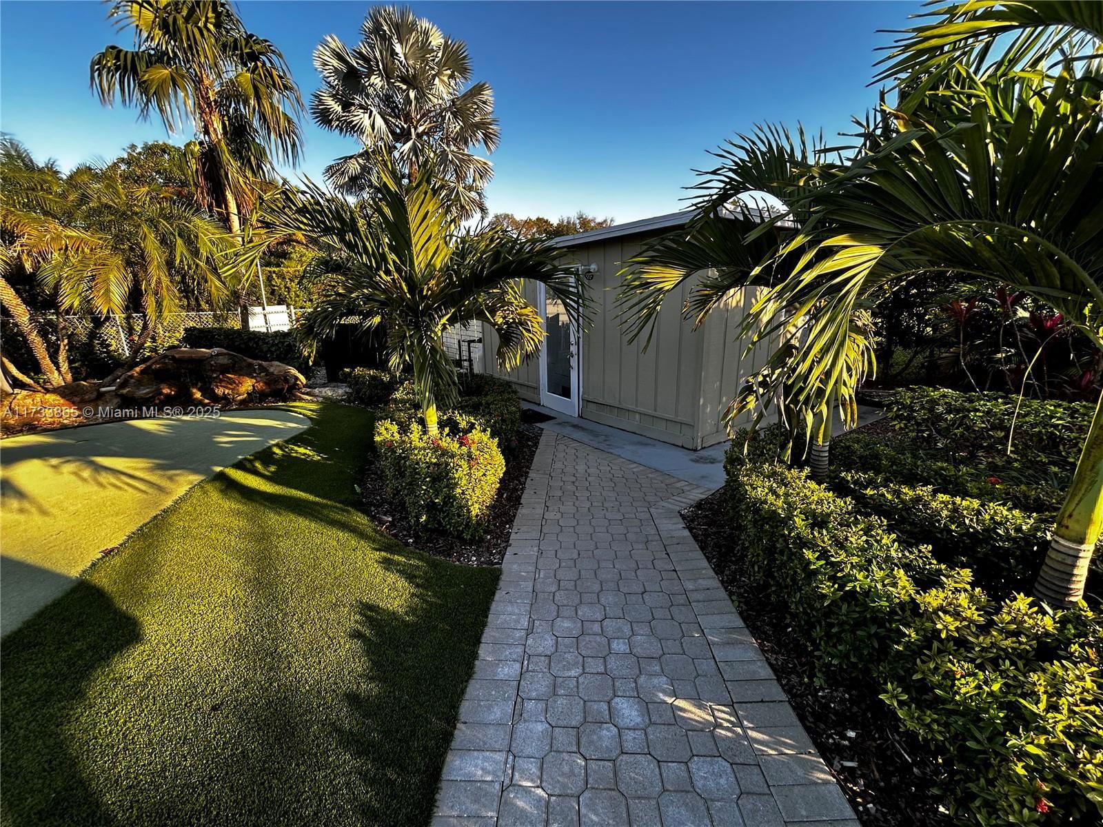 Real estate property located at 8960 172nd Ter, Miami-dade, Pinewood Estates, Palmetto Bay, FL
