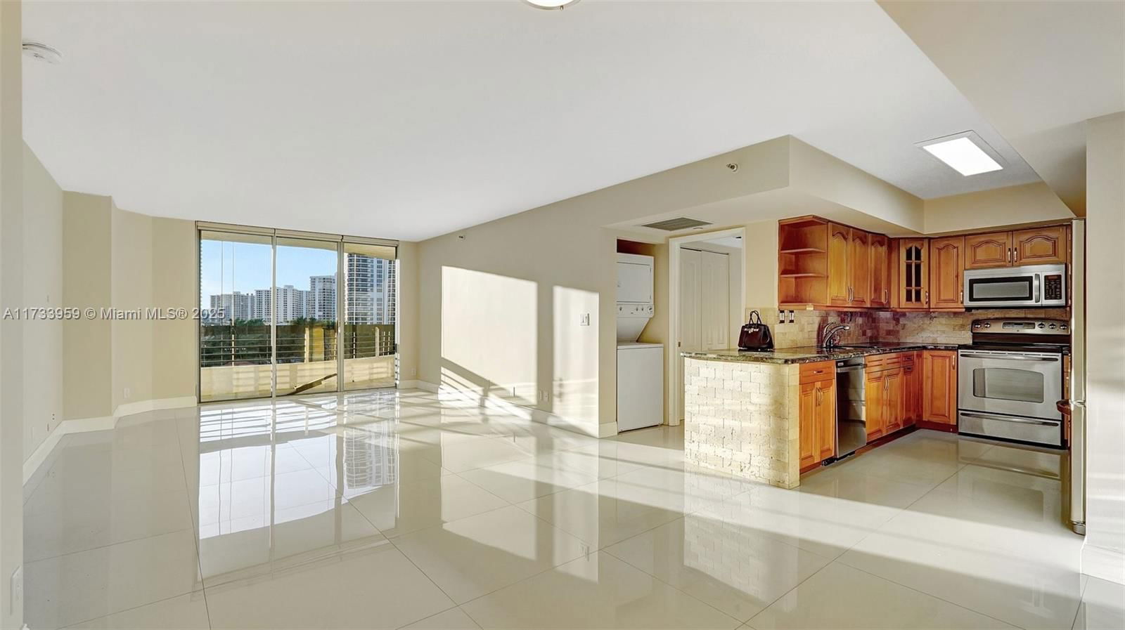 Real estate property located at 19195 36th Ct #703, Miami-Dade, MYSTIC POINTE CONDO NO TW, Aventura, FL