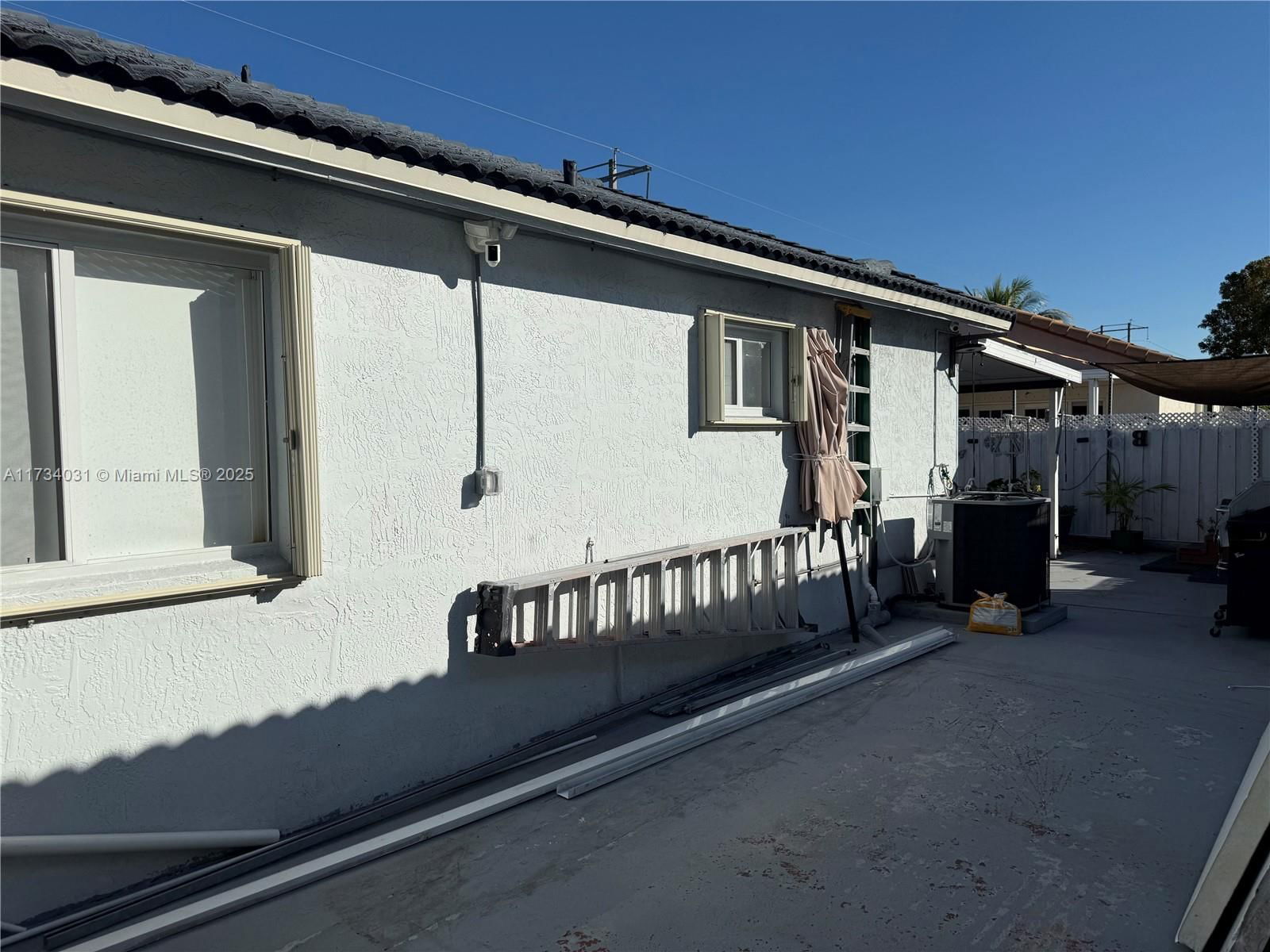 Real estate property located at 7618 168th Ter, Miami-dade, Turtle Run Estates, Hialeah, FL