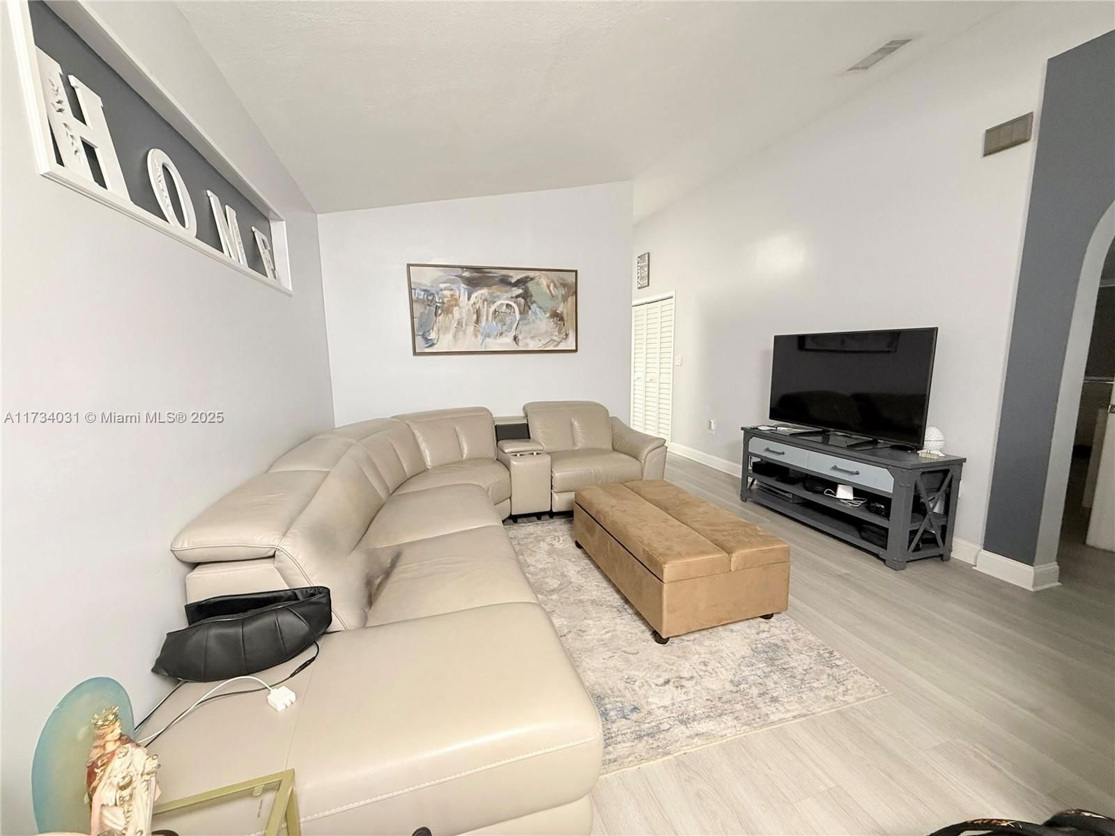 Real estate property located at 7618 168th Ter, Miami-dade, Turtle Run Estates, Hialeah, FL