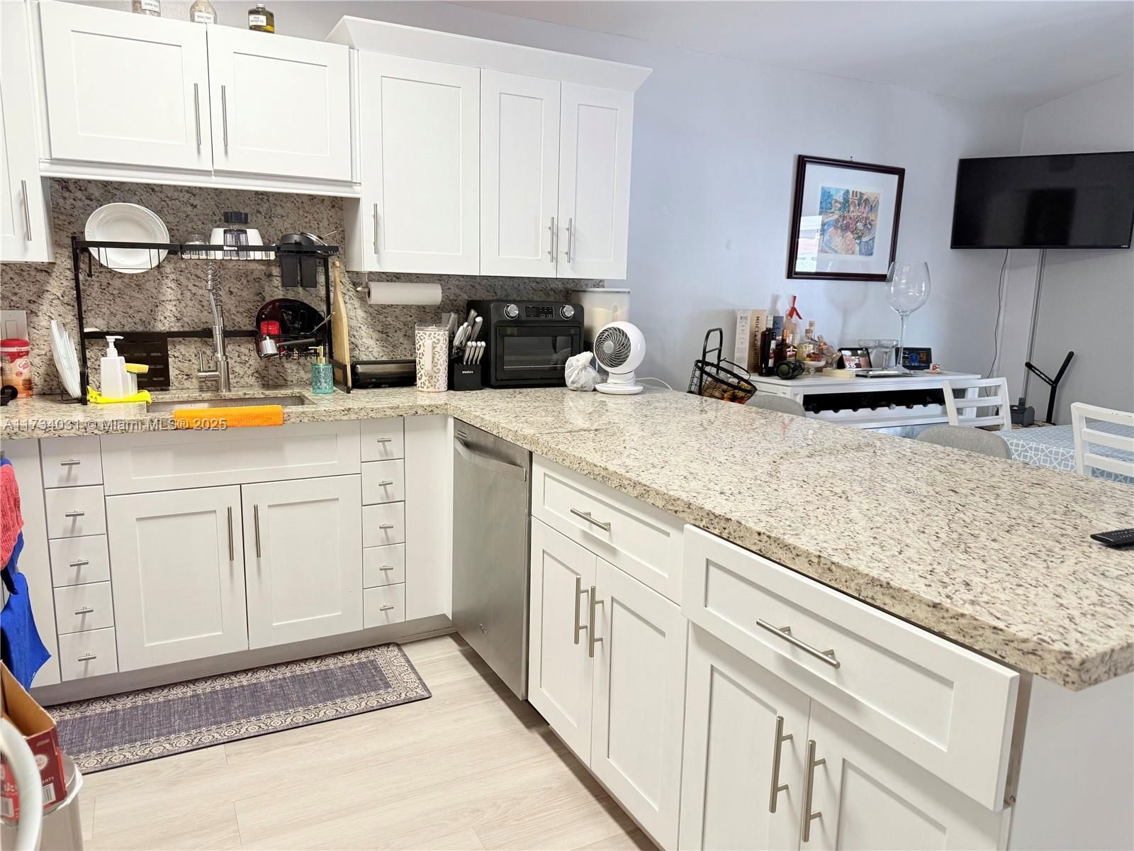 Real estate property located at 7618 168th Ter, Miami-dade, Turtle Run Estates, Hialeah, FL
