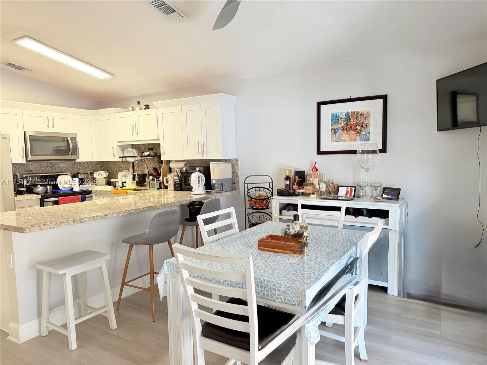 Real estate property located at 7618 168th Ter, Miami-dade, Turtle Run Estates, Hialeah, FL