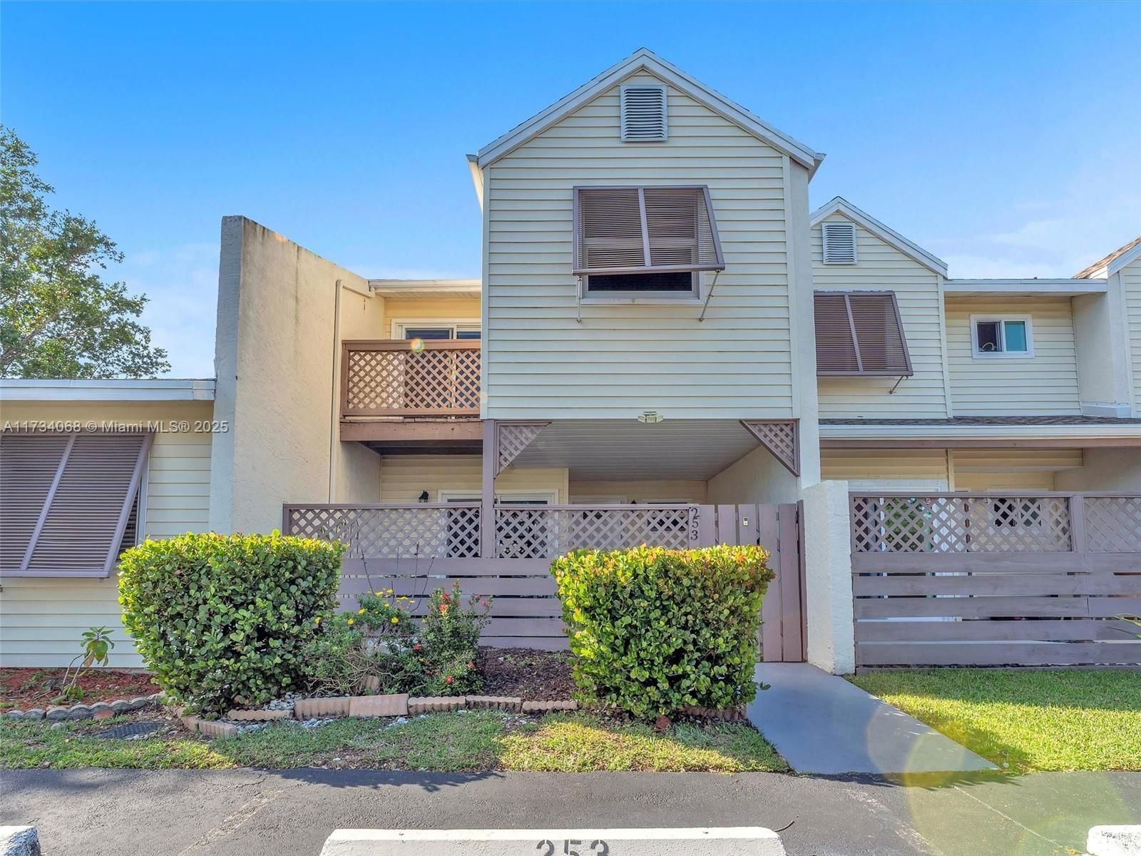 Real estate property located at 253 Hemingway Cir #253, Broward, Woodlake Shores, Margate, FL