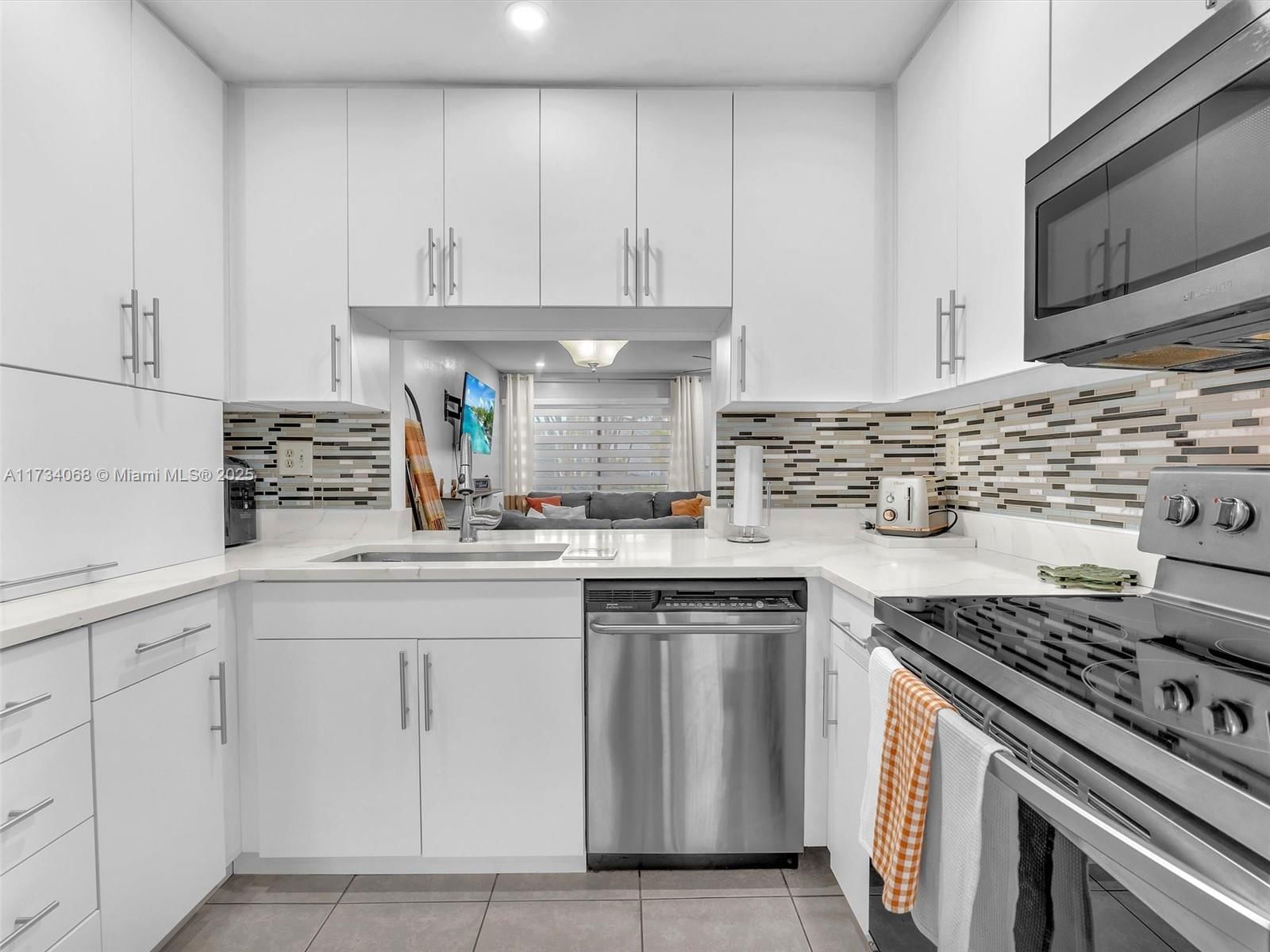 Real estate property located at 253 Hemingway Cir #253, Broward, Woodlake Shores, Margate, FL
