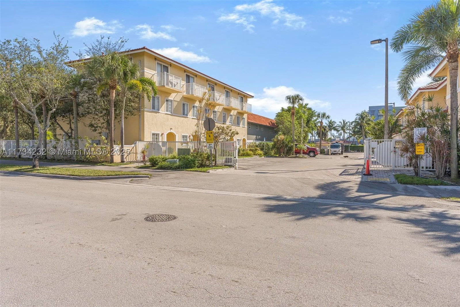 Real estate property located at 2196 167th St #1-114, Miami-dade, Aqua Vista Townhomes Cond, North Miami Beach, FL
