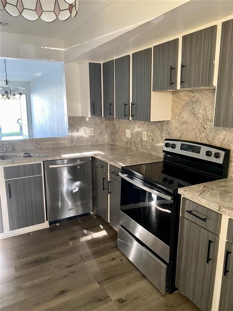 Real estate property located at 2113 Champions Way #2113, Broward, Rock Island Land Corp, North Lauderdale, FL