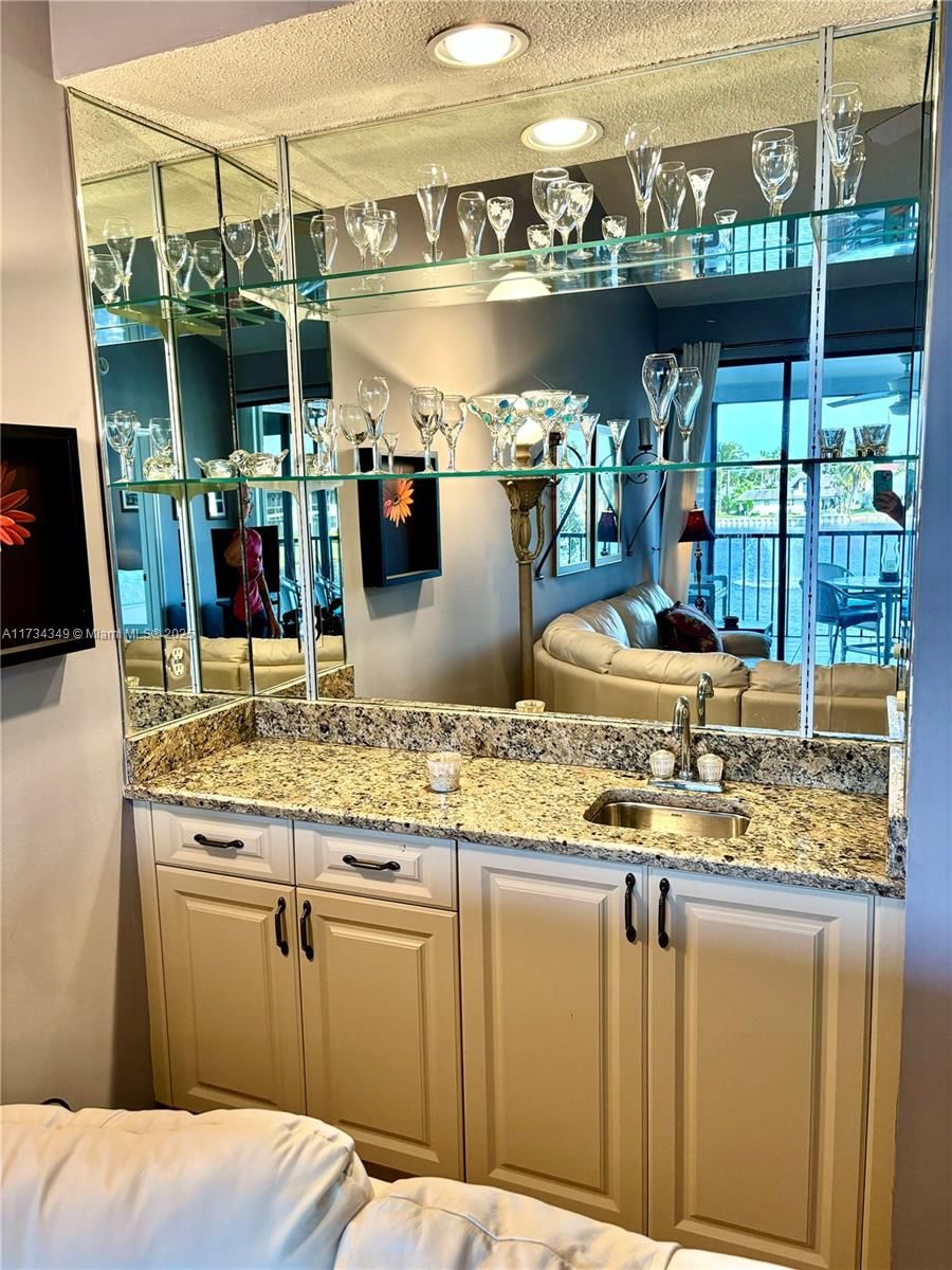 Real estate property located at 6041 Landing Way #14, Martin, Hansons Landing Condo, Stuart, FL