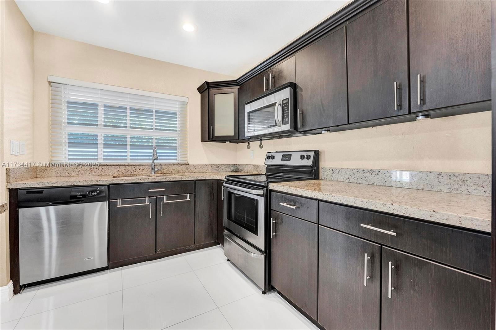 Real estate property located at 8240 68th Ave, Broward, Sunflower, Tamarac, FL
