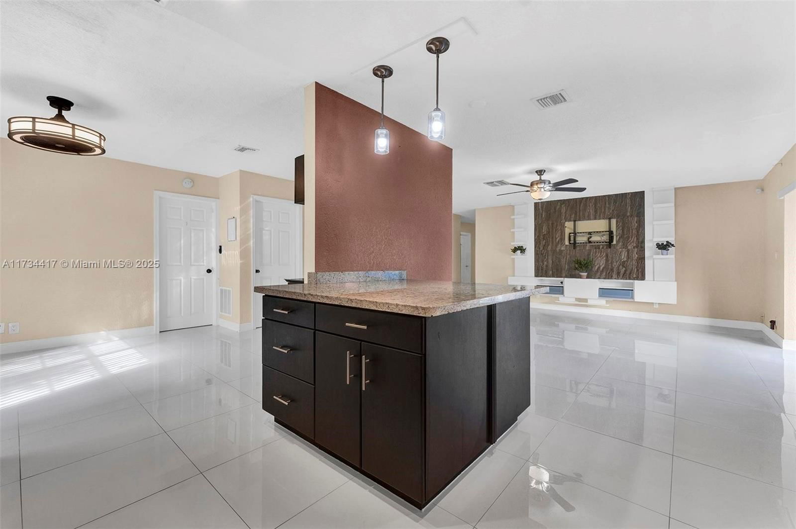 Real estate property located at 8240 68th Ave, Broward, Sunflower, Tamarac, FL