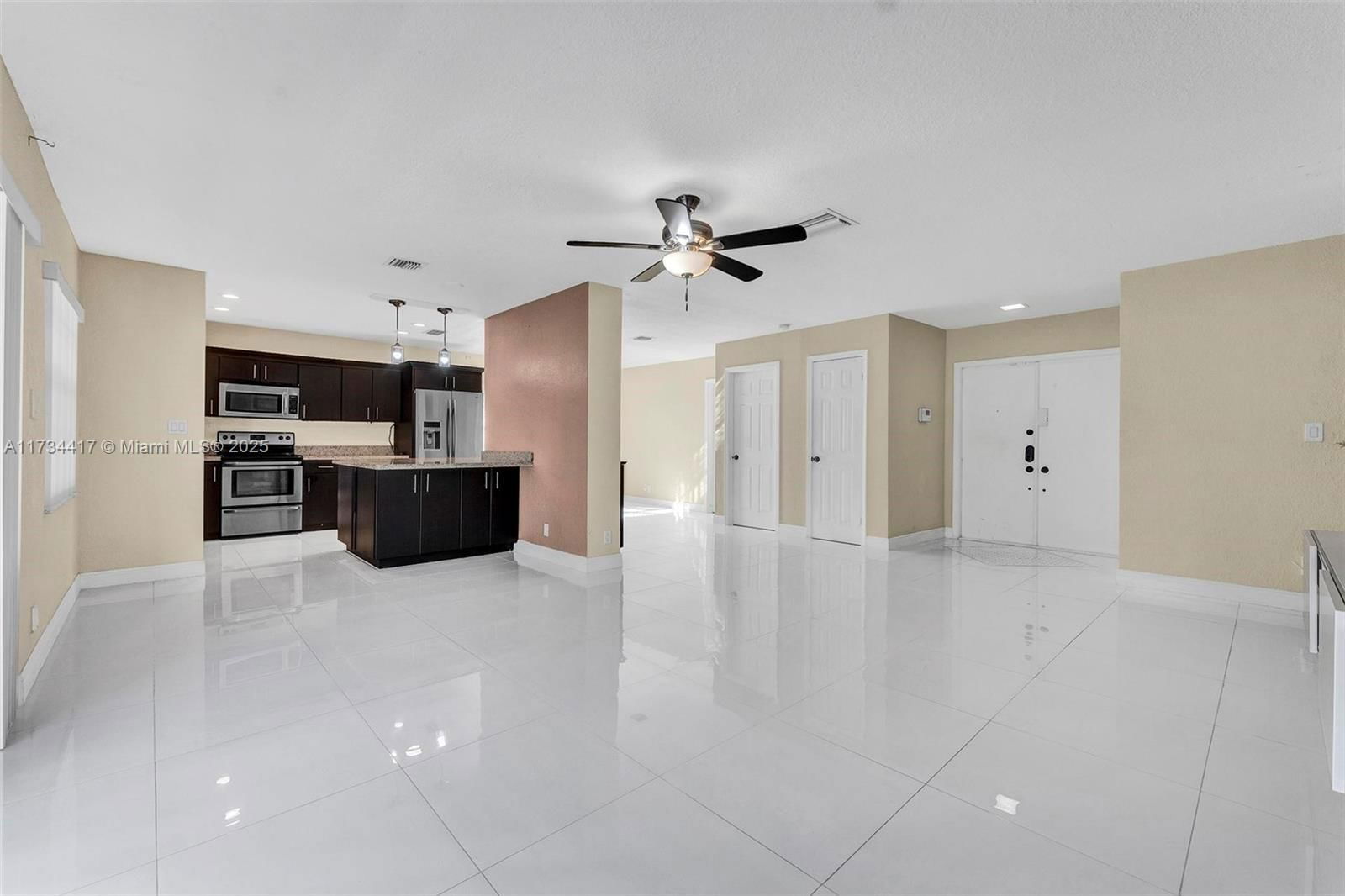 Real estate property located at 8240 68th Ave, Broward, Sunflower, Tamarac, FL