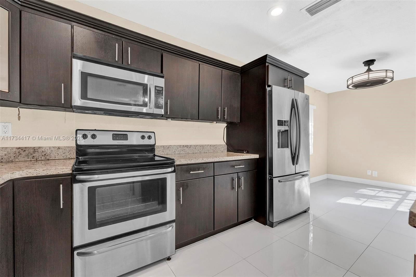 Real estate property located at 8240 68th Ave, Broward, Sunflower, Tamarac, FL