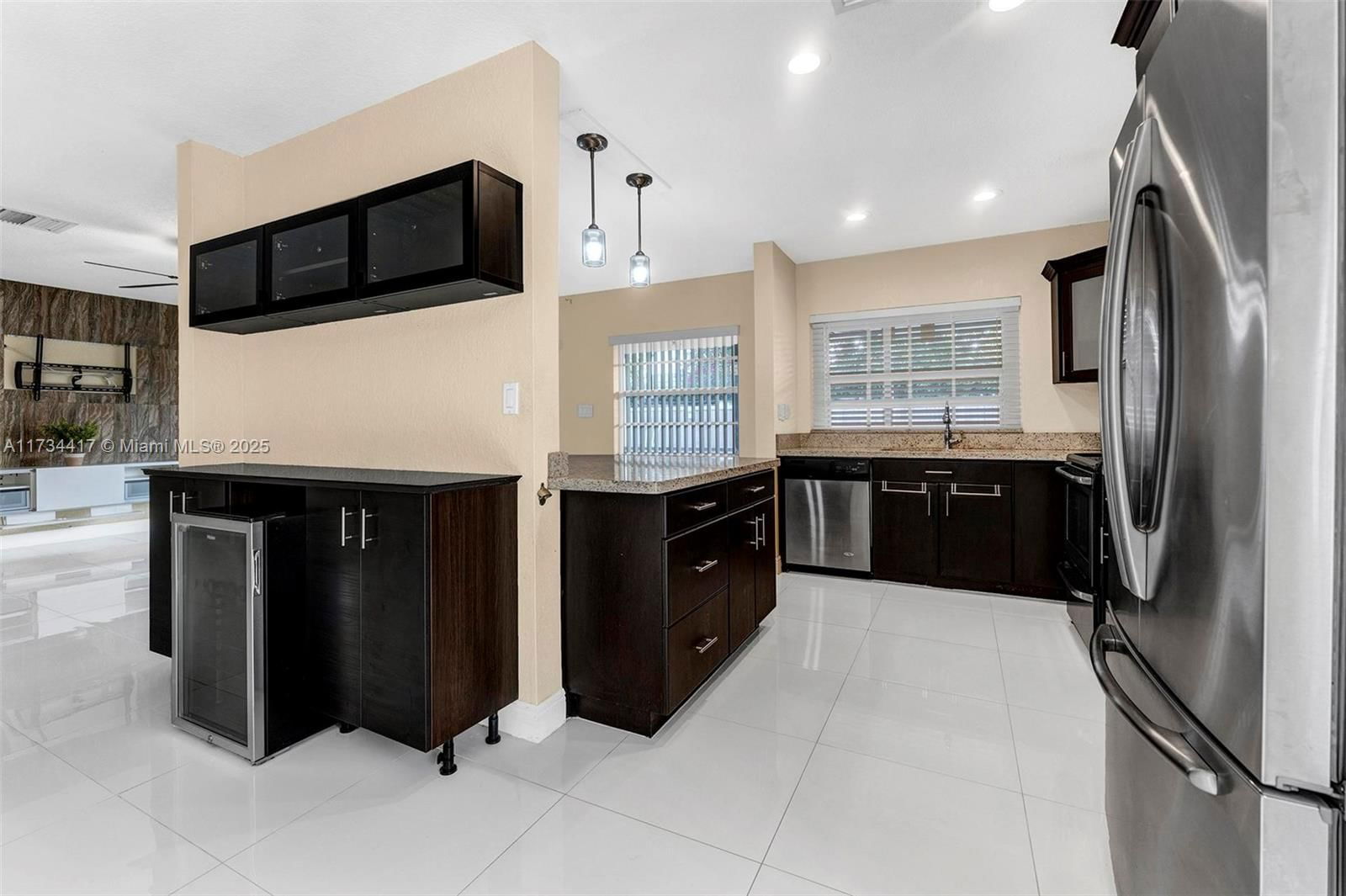 Real estate property located at 8240 68th Ave, Broward, Sunflower, Tamarac, FL