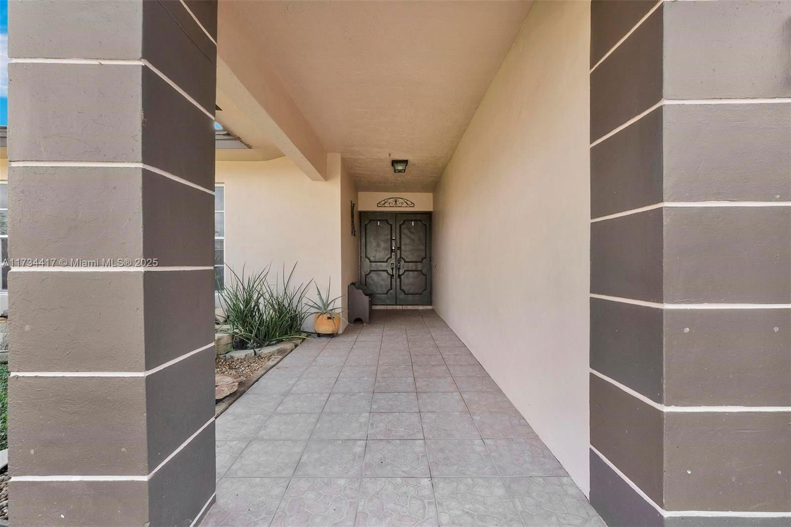 Real estate property located at 8240 68th Ave, Broward, Sunflower, Tamarac, FL