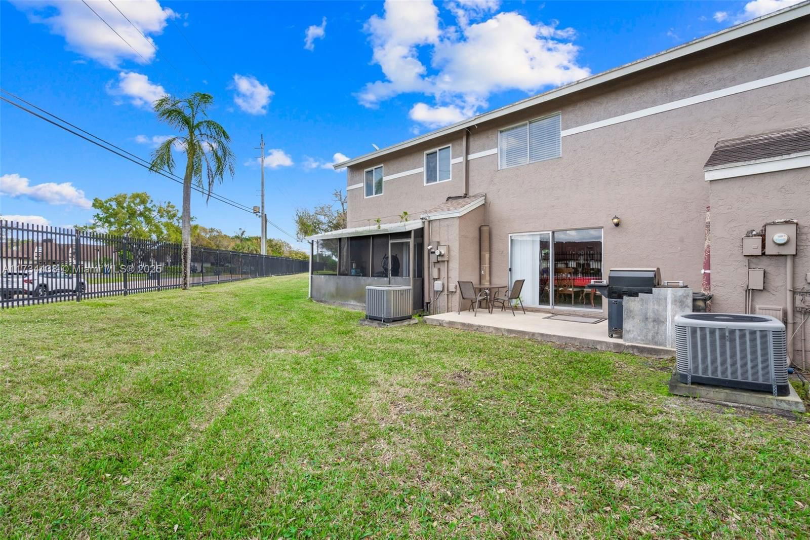 Real estate property located at 1463 Sussex Dr, Broward, Hamptons Of North Lauderd, North Lauderdale, FL