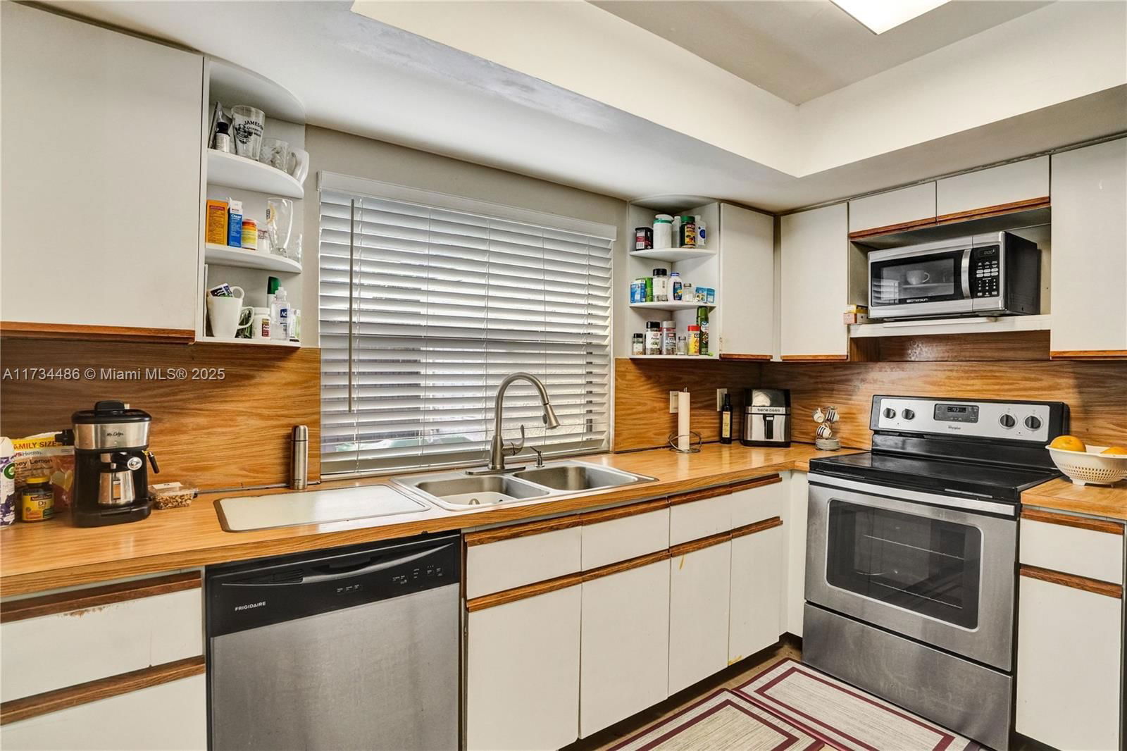 Real estate property located at 14945 49th Ln #6G, Miami-dade, Lakes Meadow Vilg Homes C, Miami, FL