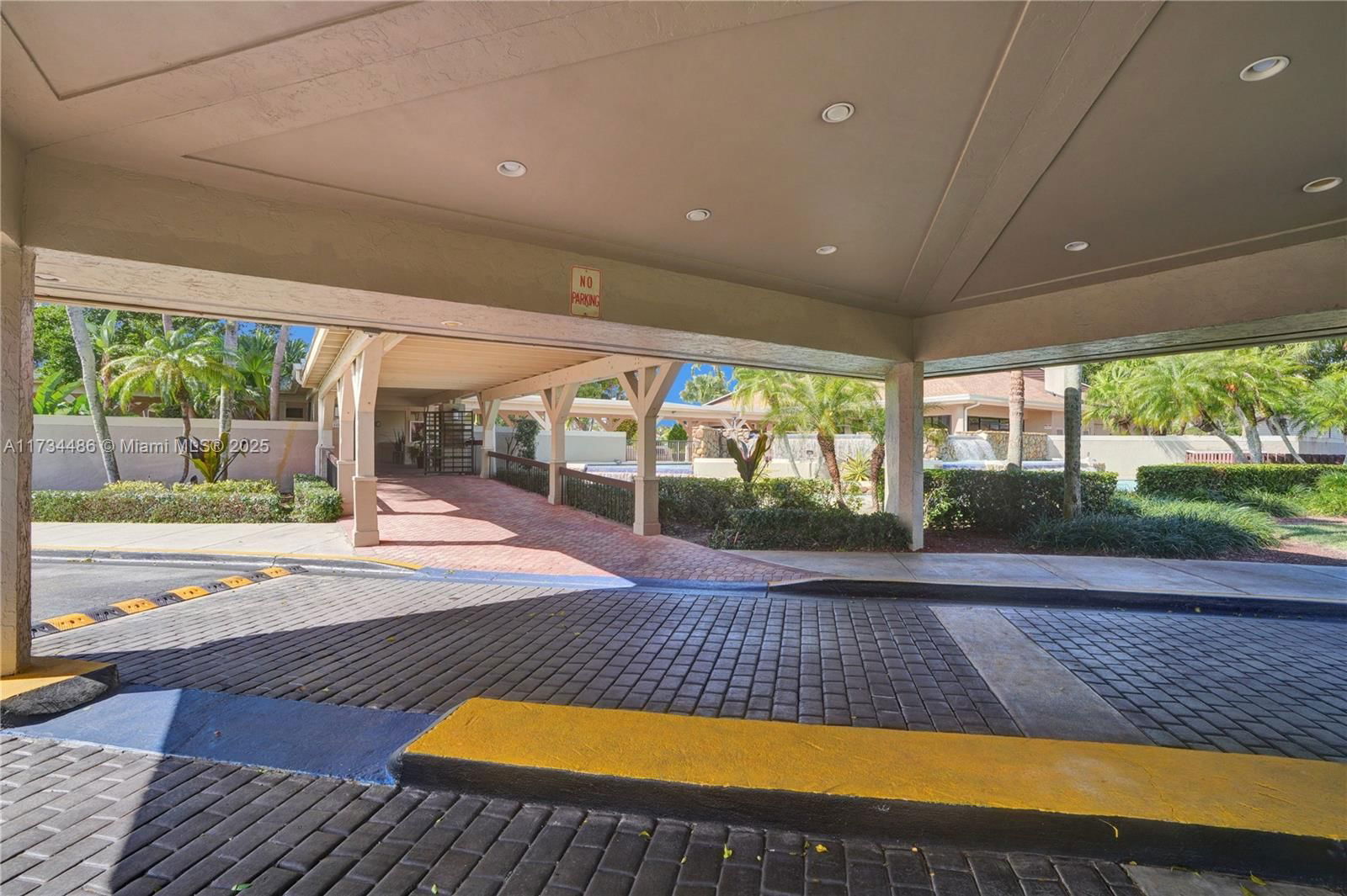 Real estate property located at 14945 49th Ln #6G, Miami-dade, Lakes Meadow Vilg Homes C, Miami, FL